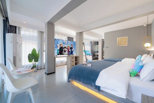 Guilin Yangshuo Emoji Youth Hostel-West Street Li River Yulong River Variety Activities