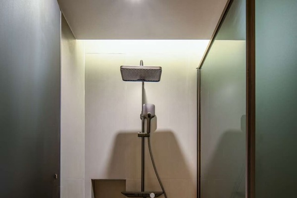 Shower, rainfall showerhead, eco-friendly toiletries, hair dryer