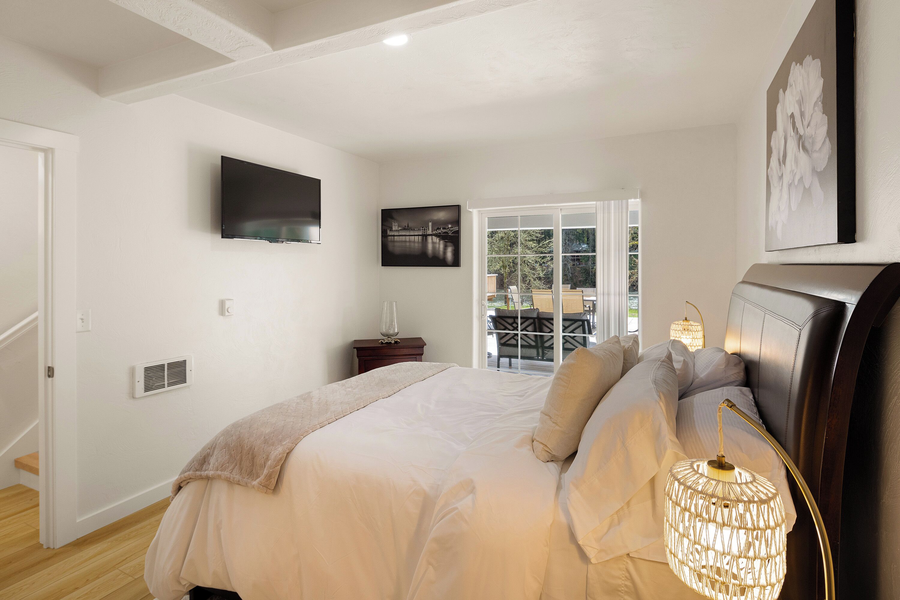 3 bedrooms, travel cot, WiFi, bed sheets