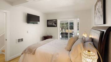 3 bedrooms, travel cot, WiFi, bed sheets