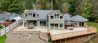 River's Rest - Waterfront Views, Hot Tub, Grill & Fire Pit