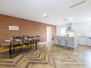 Dining - H2M Pasaje Nobleja close Train St, SmartTv, AACC (Málaga)