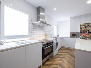 Fridge, microwave, oven, stovetop - H2M Pasaje Nobleja close Train St, SmartTv, AACC (Málaga)