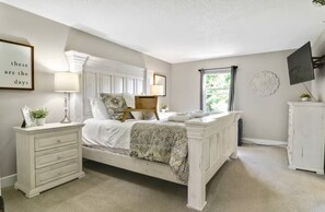 3 bedrooms, desk, iron/ironing board, travel cot