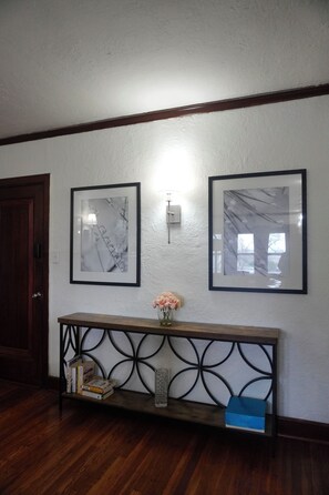 Interior - Cozy 2-bed 2 bath condo in Dayton with WiFi, AC 3 min to downtown 6 min to UD (Dayton)