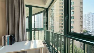 2 habitaciones, ropa de cama de alta calidad, edredón y escritorio