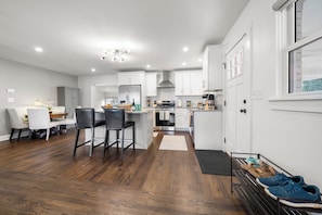 Fridge, microwave, oven, stovetop - Heated Plunge Pool Bkyd Retreat! (Atlanta)