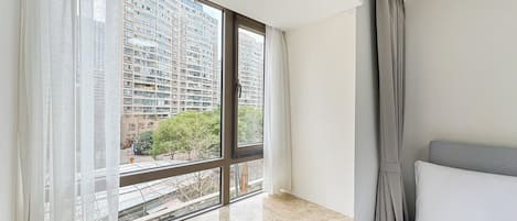 Senior Suite, 3 Bedrooms, Non Smoking, Kitchen | 2 bedrooms, premium bedding, down comforters, free WiFi
