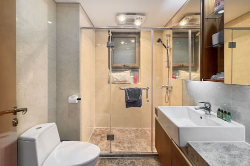 Senior-Suite, 3 Schlafzimmer, Nichtraucher, Küche | Badezimmer | Designer-Toilettenartikel, Haartrockner, Handtücher, Shampoo