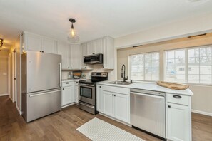 Cookware/dishes/utensils