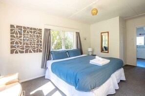3 habitaciones, tabla de planchar con plancha, wifi y ropa de cama 