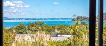 Deco Cottage - Our Island