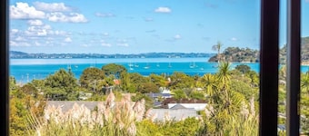 Deco Cottage - Our Island