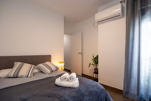 2 chambres, fer et planche à repasser, Wi-Fi gratuit, draps fournis