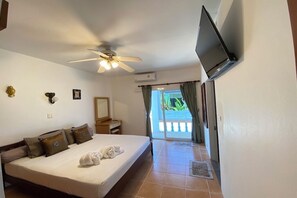 3 bedrooms, in-room safe, iron/ironing board, free WiFi