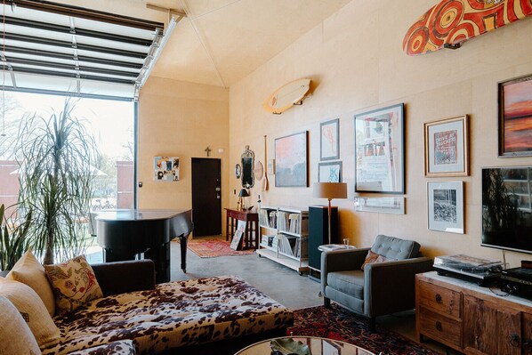 Smart TV, fireplace, computer monitors, printers