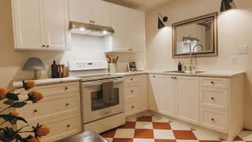 冰箱、微波炉、烤箱、炉灶