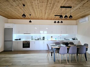 Fridge, oven, stovetop, coffee/tea maker