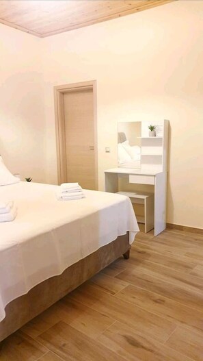 Desk, iron/ironing board, travel cot, WiFi