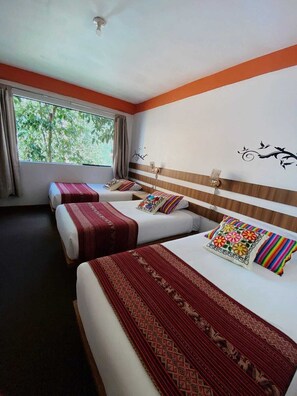 Classic Triple Room | Desk, iron/ironing board, free WiFi