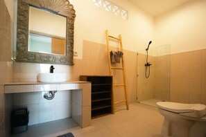 Bathroom - Zena Surf Suite (Jimbaran)