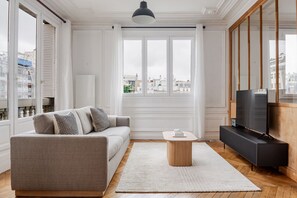 Télévision, chaîne hi-fi