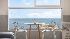 Eenvoudige kamer, 2 slaapkamers (Suite Room 306 (Ocean View / BBQ)) | 1 slaapkamer, gratis wifi