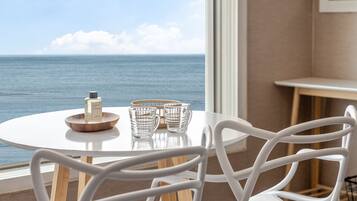 Chambre, 1 chambre (Ocean View 304 (Upon Arrival /BBQ)) | 1 chambre, Wi-Fi gratuit