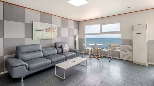 Basic Room, 2 Bedrooms (Suite Room 306 (Ocean View / BBQ))