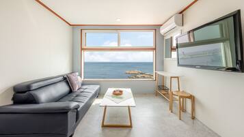 Basic Room, 1 Bedroom (Deluxe Room 201 (Ocean View / BBQ)) | 1 bedroom, free WiFi