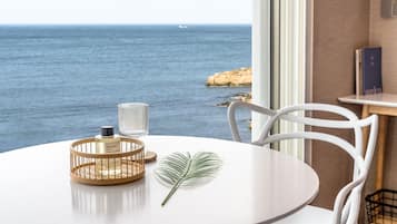 Habitación básica, 1 habitación (Ocean View 302 (Upon Arrival /BBQ)) | 1 dormitorio y wifi gratis