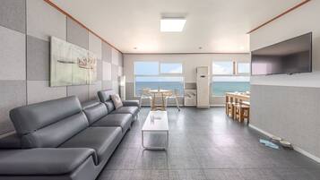 Basic Room, 2 Bedrooms (Suite Room 306 (Ocean View / BBQ)) | Exterior