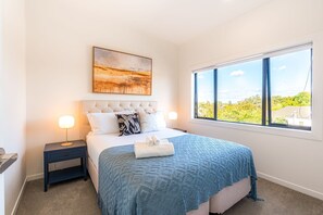 4 bedrooms, iron/ironing board, WiFi, bed sheets