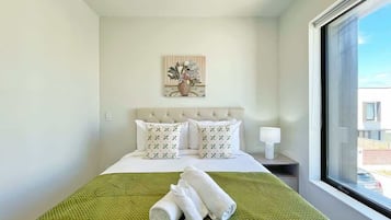 2 habitaciones, tabla de planchar con plancha, wifi y ropa de cama