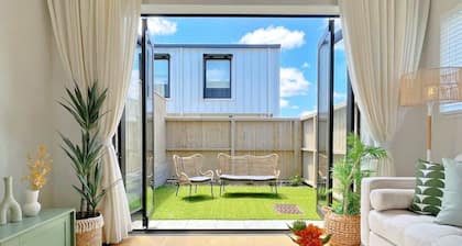 Central Oasis Aircon 2BR vs Backyard near Ponsonby