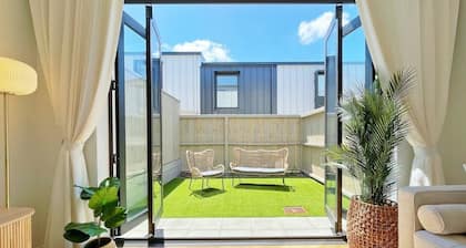 City Serenity 2BR Townhouse vs AC|Backyard|Parking
