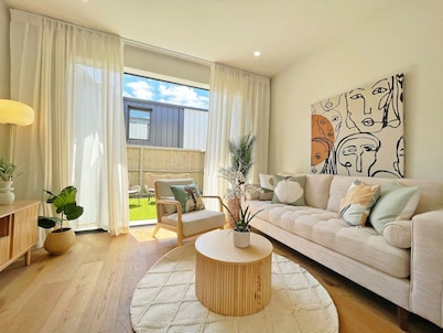 City Serenity 2BR Townhouse vs AC|Backyard|Parking