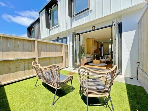 City Serenity 2BR Townhouse vs AC|Backyard|Parking