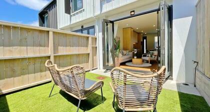 City Serenity 2BR Townhouse vs AC|Backyard|Parking