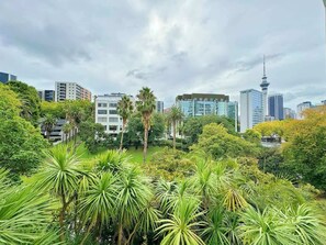 Property grounds - Rare Find Retreat AC 1B Parkside View vs Sky Tower (Auckland)