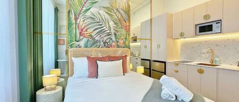 1 dormitorio, tabla de planchar con plancha, wifi y ropa de cama