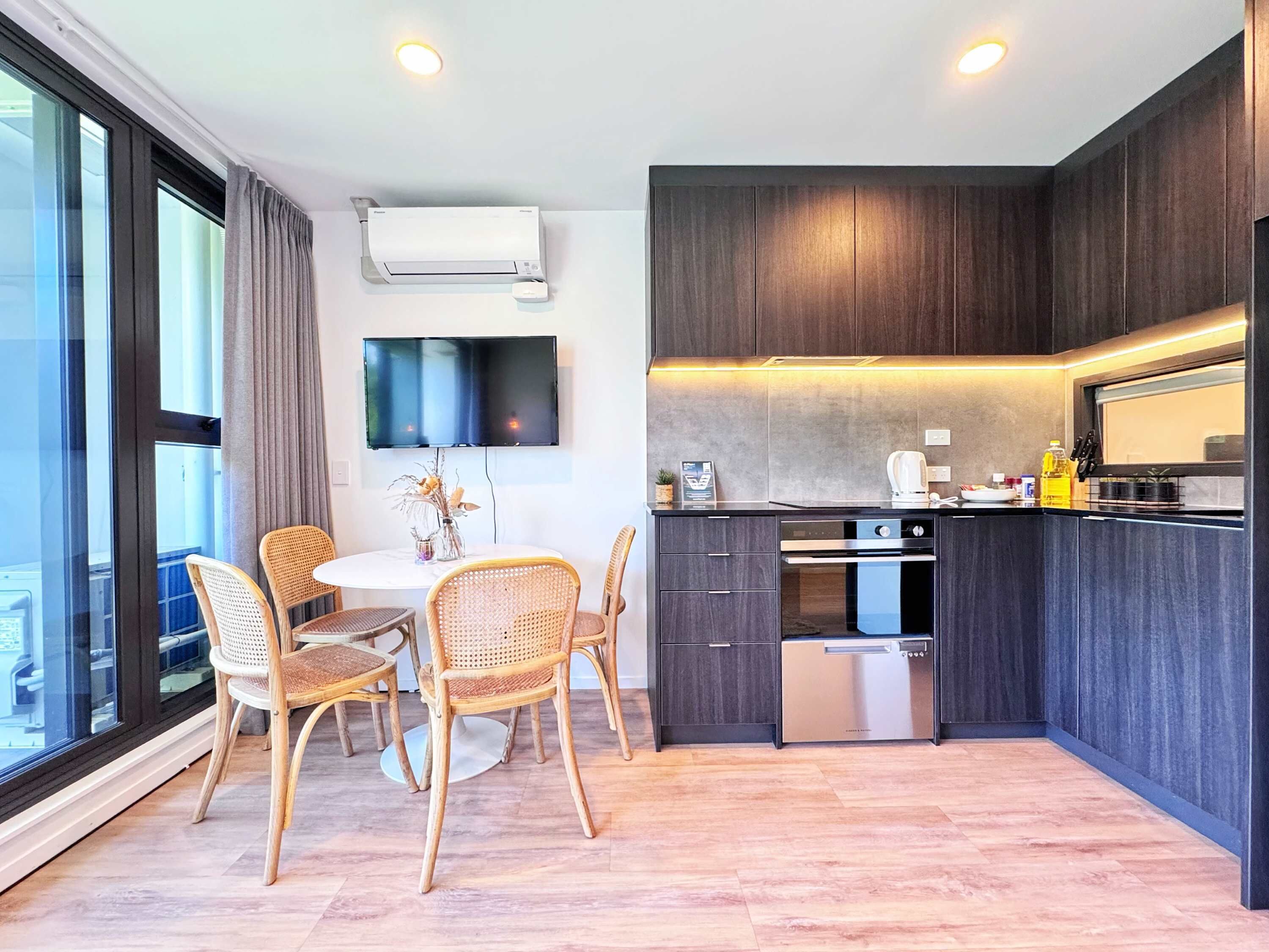 Coffee/tea maker, fridge, microwave, oven