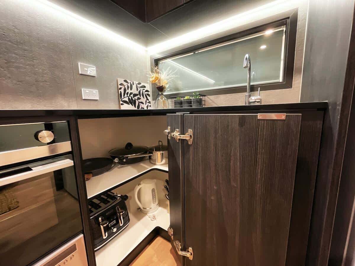 Coffee/tea maker, fridge, microwave, oven
