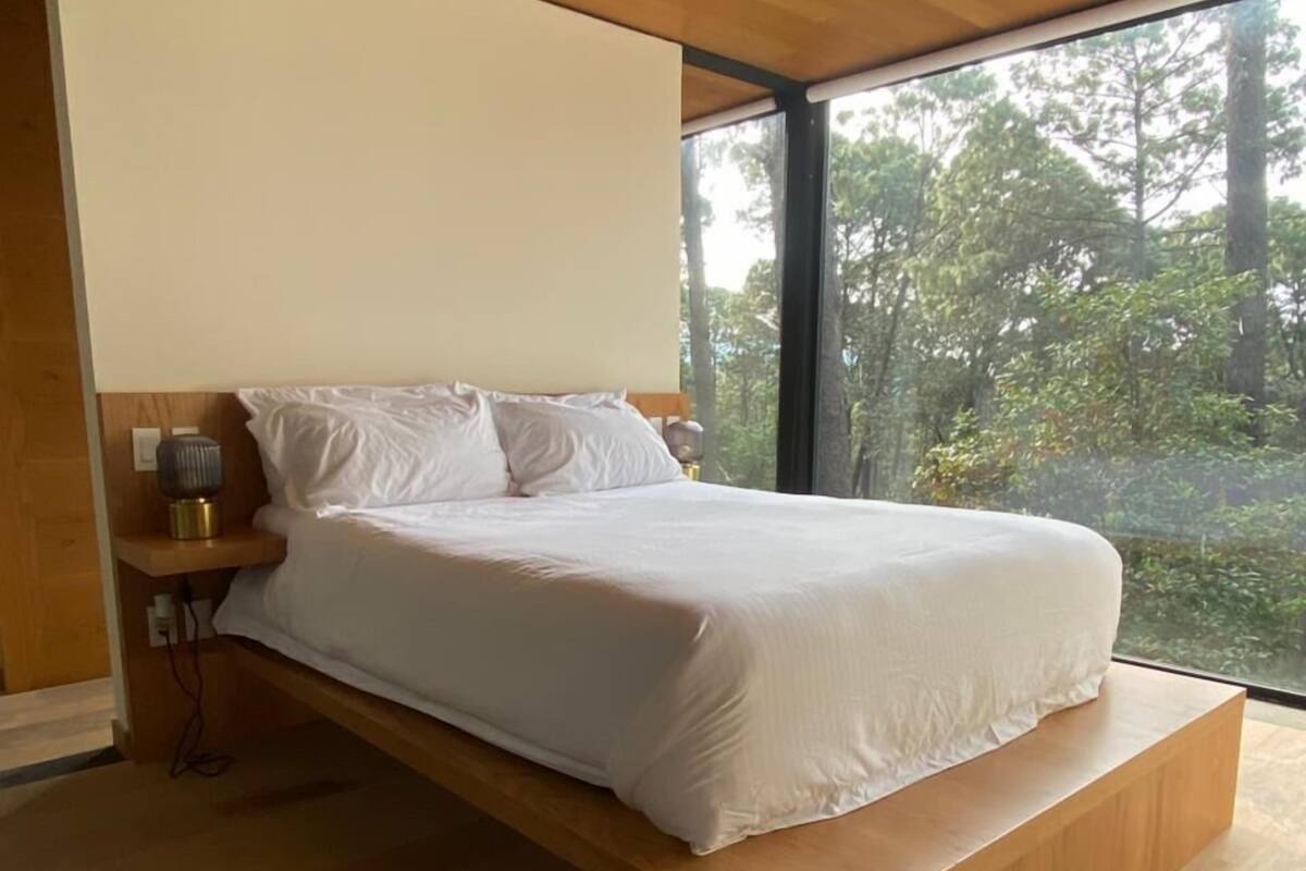 Cortinas blackout, tabla de planchar con plancha y wifi gratis