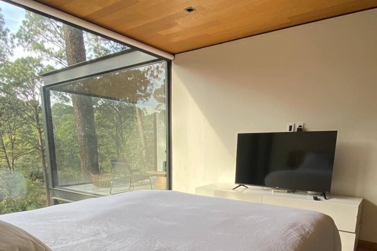 Cortinas blackout, tabla de planchar con plancha y wifi gratis