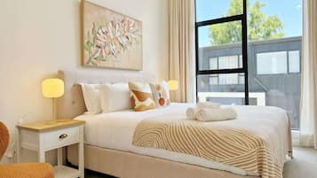 4 habitaciones, tabla de planchar con plancha, wifi y ropa de cama