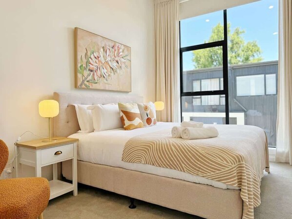 4 bedrooms, iron/ironing board, WiFi, bed sheets