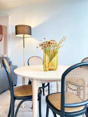 Dining - Incredible City & Skytower View Near Queen St-Pool (Auckland)