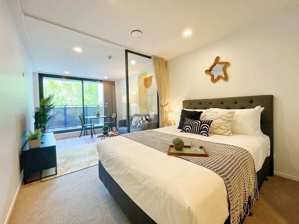 1 habitación, tabla de planchar con plancha, wifi y ropa de cama