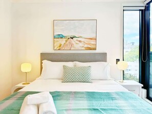 1 bedroom, iron/ironing board, WiFi, bed sheets - Lush City Escape - 1B Studio Near Skytower vs Pool (Auckland)